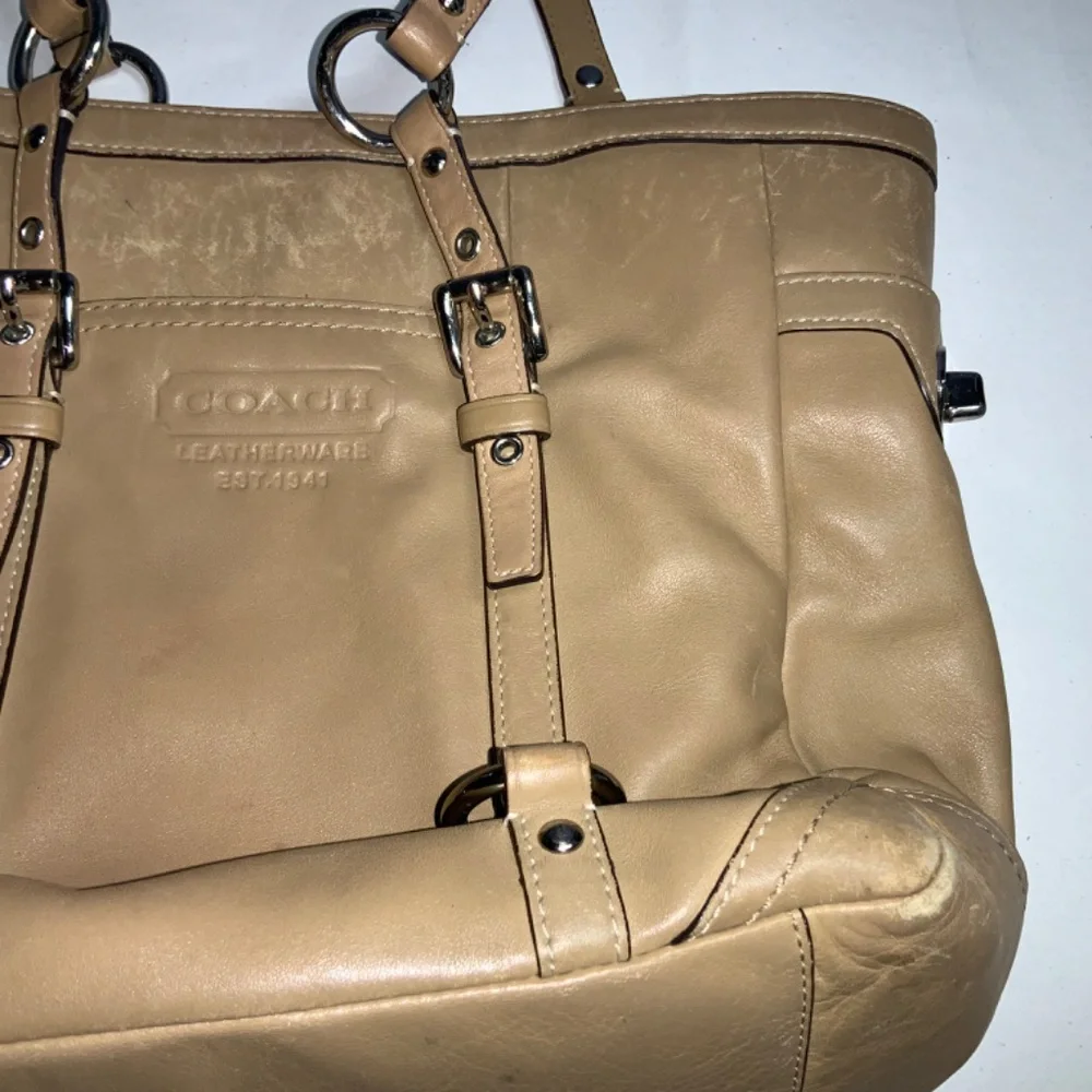 Coach Y2K Leather Lunch Box style Tote Bag Model # K0720-F11524